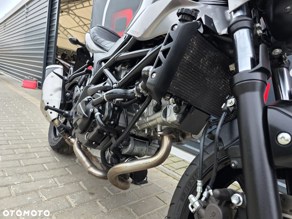 Suzuki SV - 28