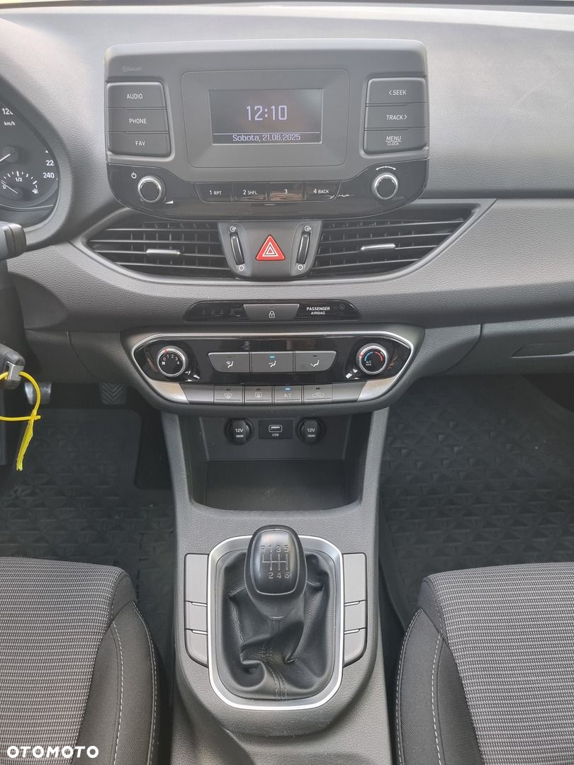 Hyundai i30 1.5 DPI Classic + - 34
