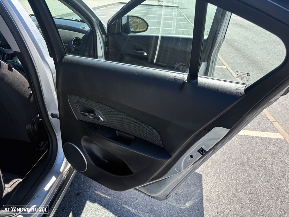 Chevrolet Cruze 1.6 LS - 21