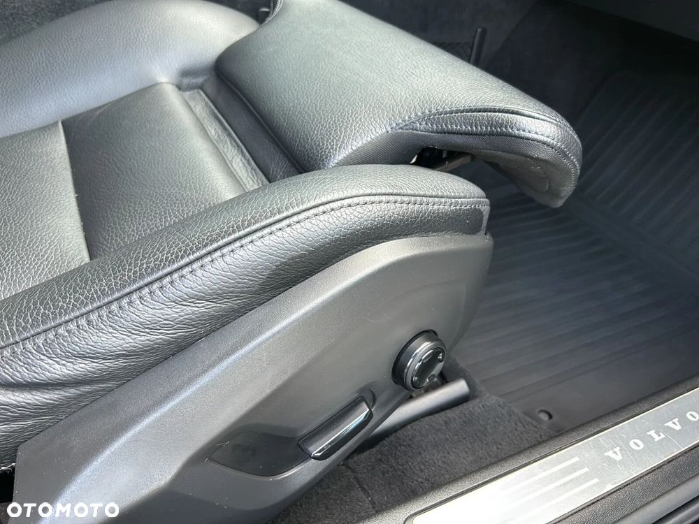 Volvo S90 D4 SCR Momentum Pro - 22