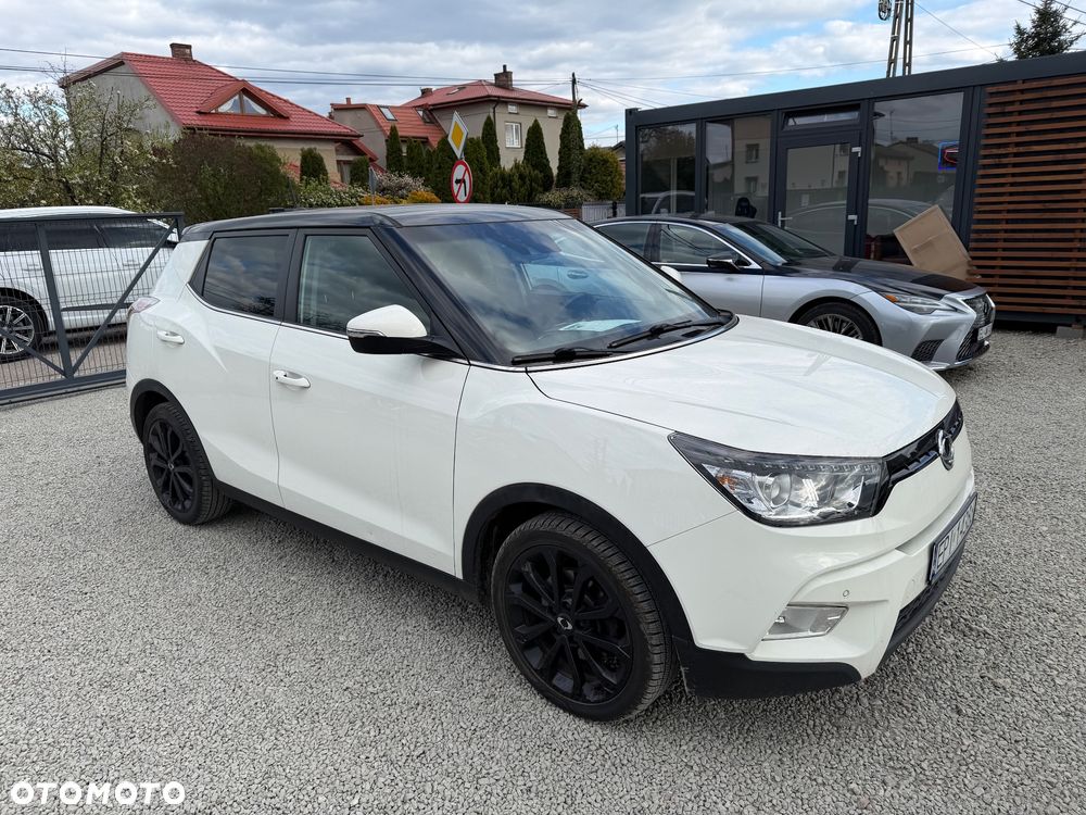 SsangYong/KGM Tivoli e-XGi 160 2WD Black+White - 18