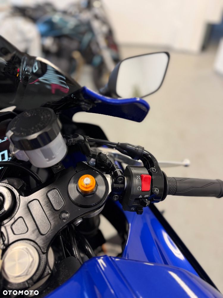 Yamaha R7 - 24