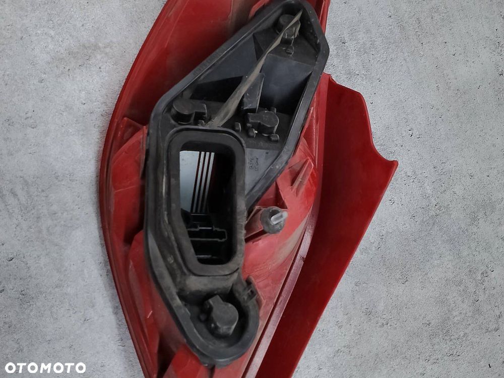 LAMPA TYLNA PRAWA PEUGEOT 207 9649986580 VP5PFX-13404-A HATCHBACK - 3