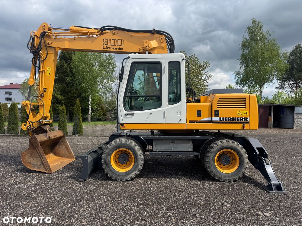 Liebherr 900B - 2