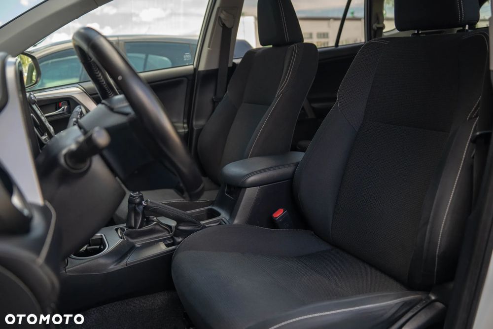 Toyota RAV4 2.0 D-4D Active 4x2 - 23