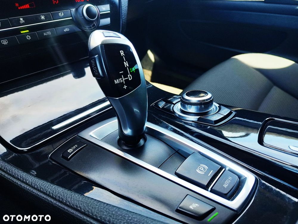 BMW Seria 5 520d - 29