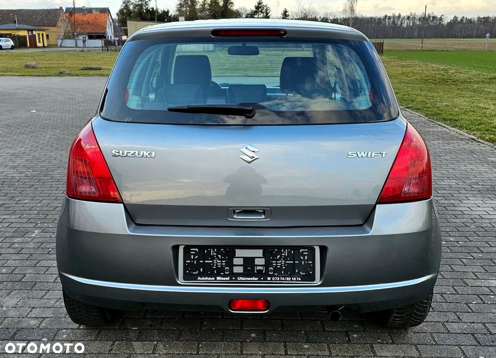Suzuki Swift - 4