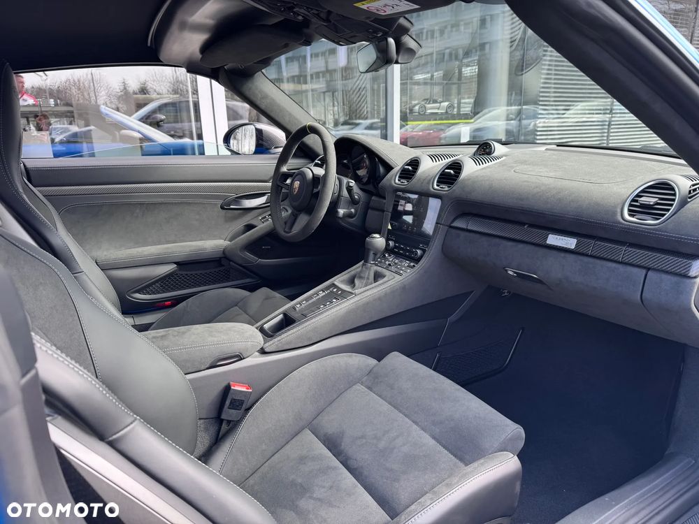 Porsche 718 Spyder - 25