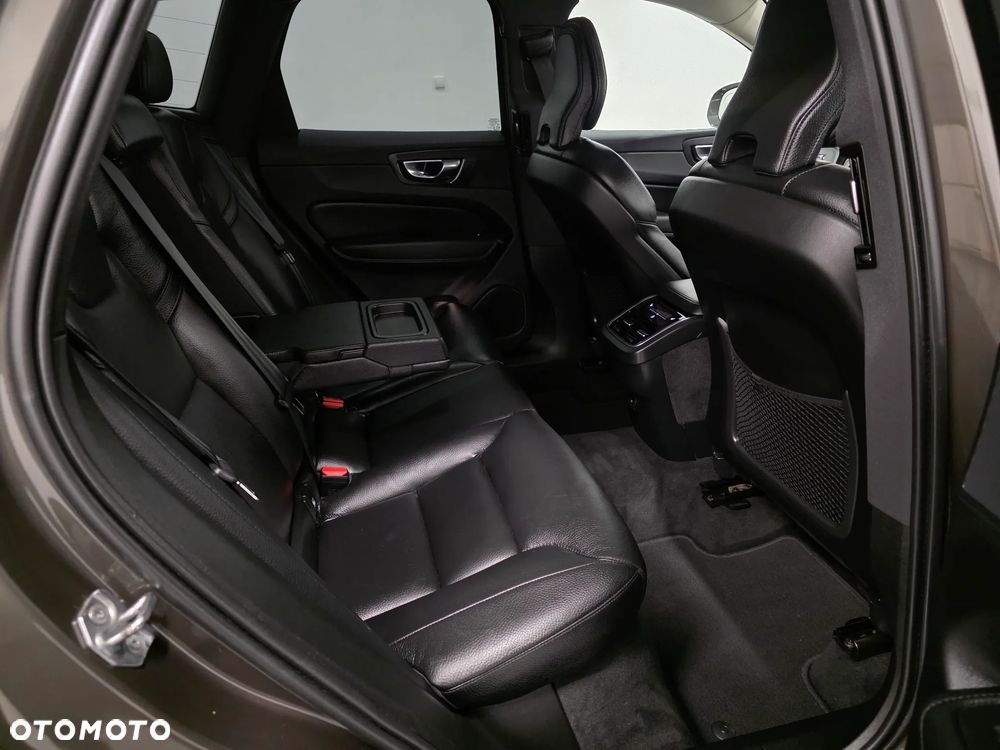 Volvo XC 60 B4 D Inscription - 17