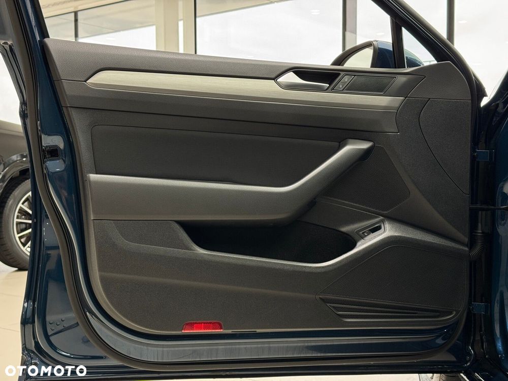 Volkswagen Passat - 12