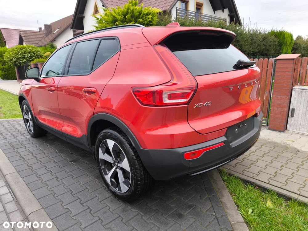 Volvo XC 40 B3 B DKG Plus Dark - 2