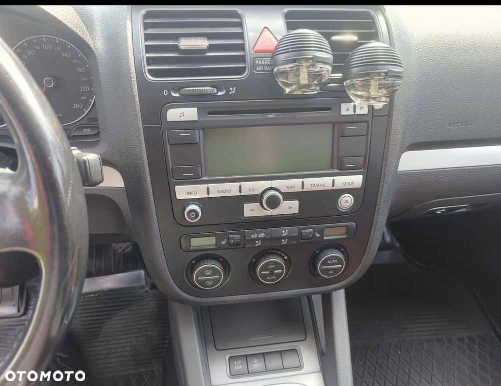 Volkswagen Jetta - 8
