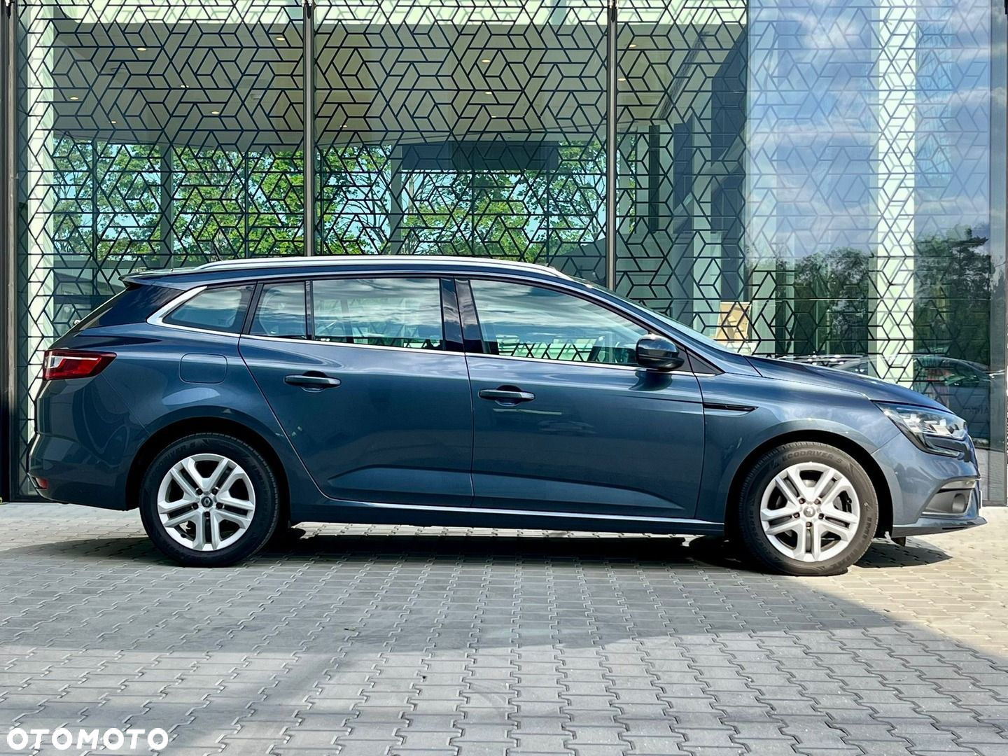 Renault Megane 1.5 Blue dCi Intens EDC - 4