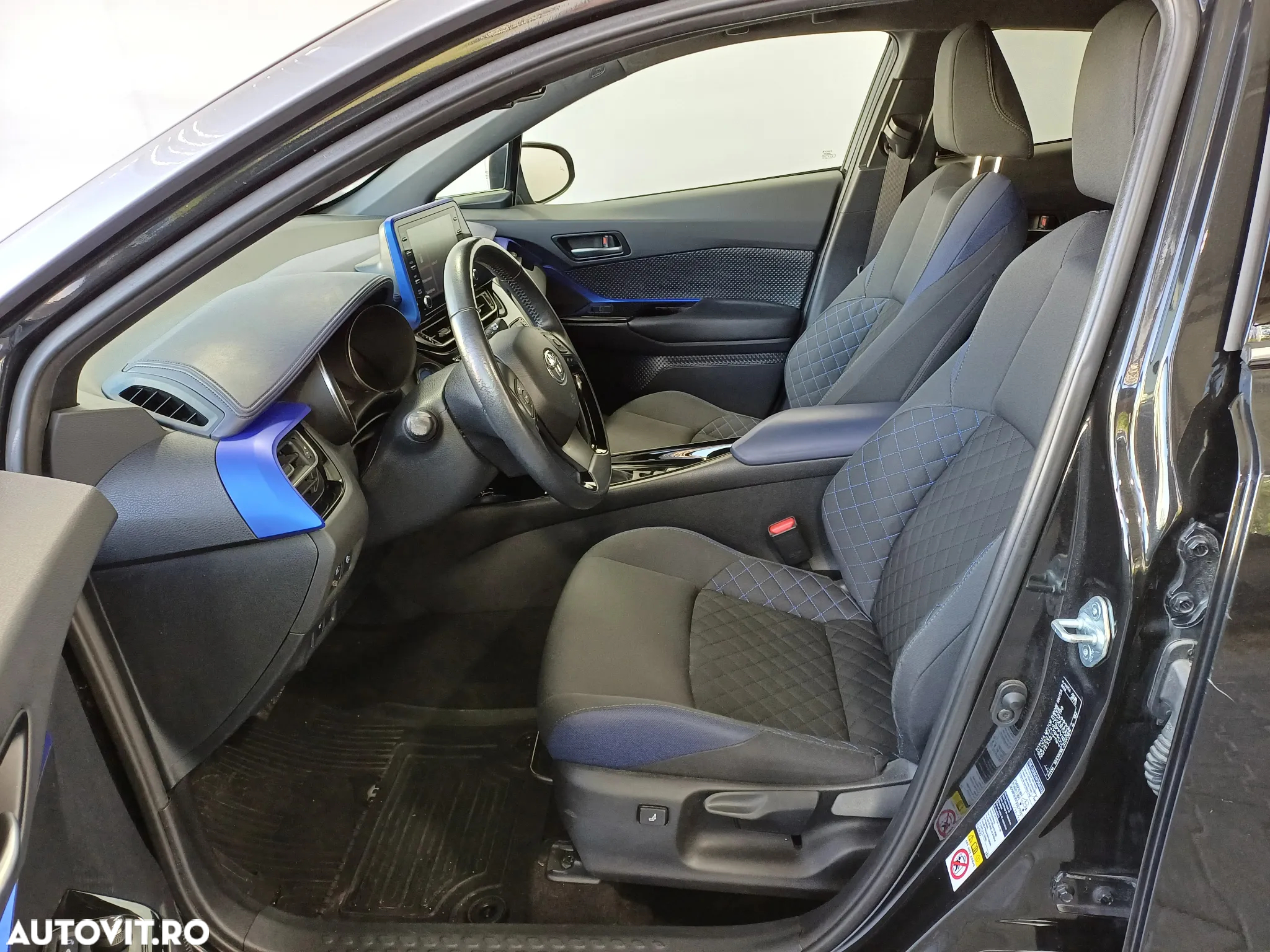 Toyota C-HR 2.0 HSD 184 CP 4x2 CVT Classy Bi-Tone - 6