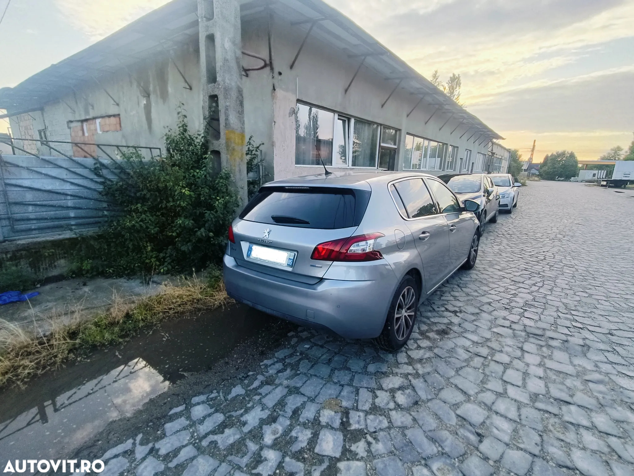 Peugeot 308 1.2 L PureTech Turbo Allure - 5