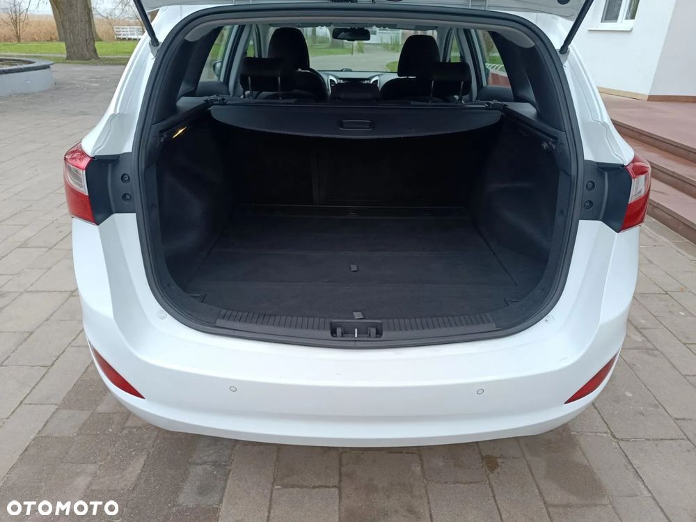 Hyundai i30 blue Kombi 1.6 GDi Style - 36