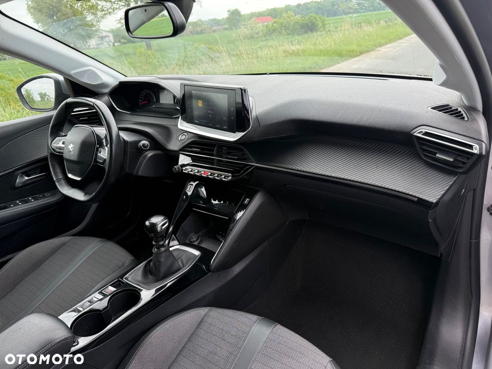 Peugeot 208 - 11