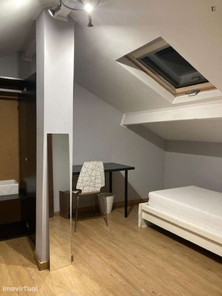 Quarto - localizado em Paranhos Porto - Grande imagem: 2/19