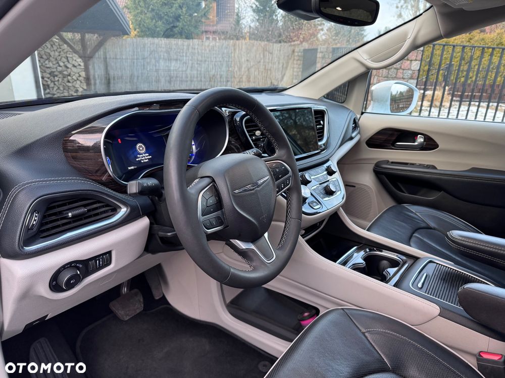 Chrysler Pacifica - 27