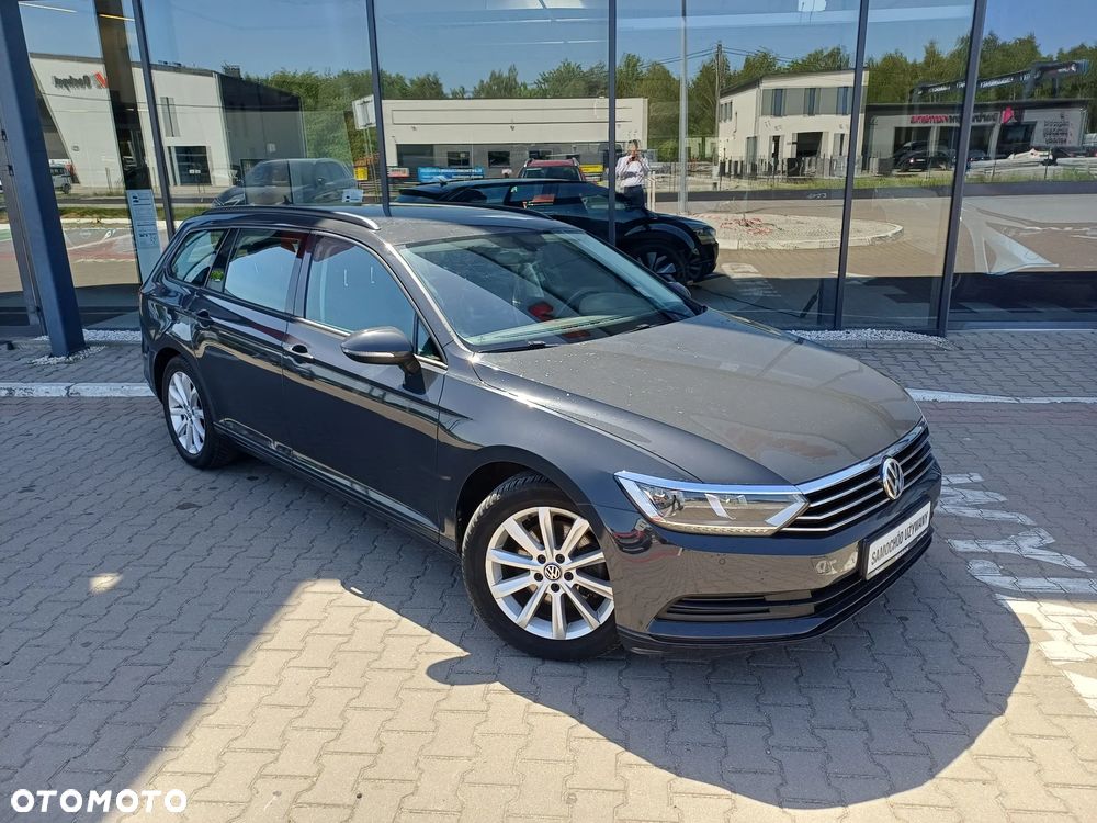 Volkswagen Passat - 4