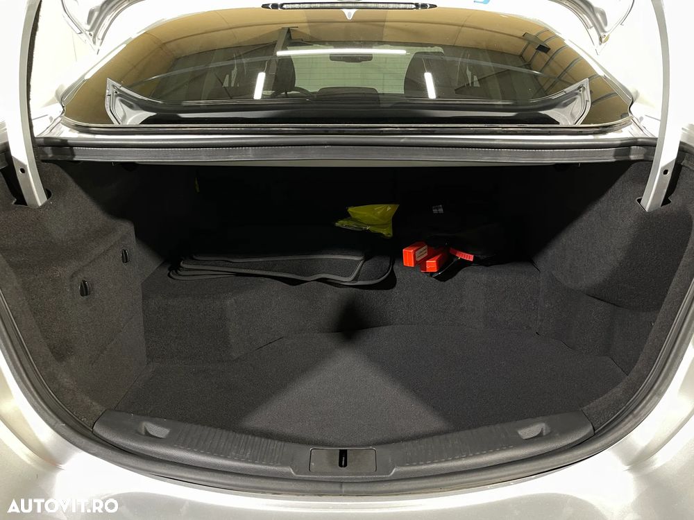 Ford Mondeo 2.0 HEV Titanium - 13