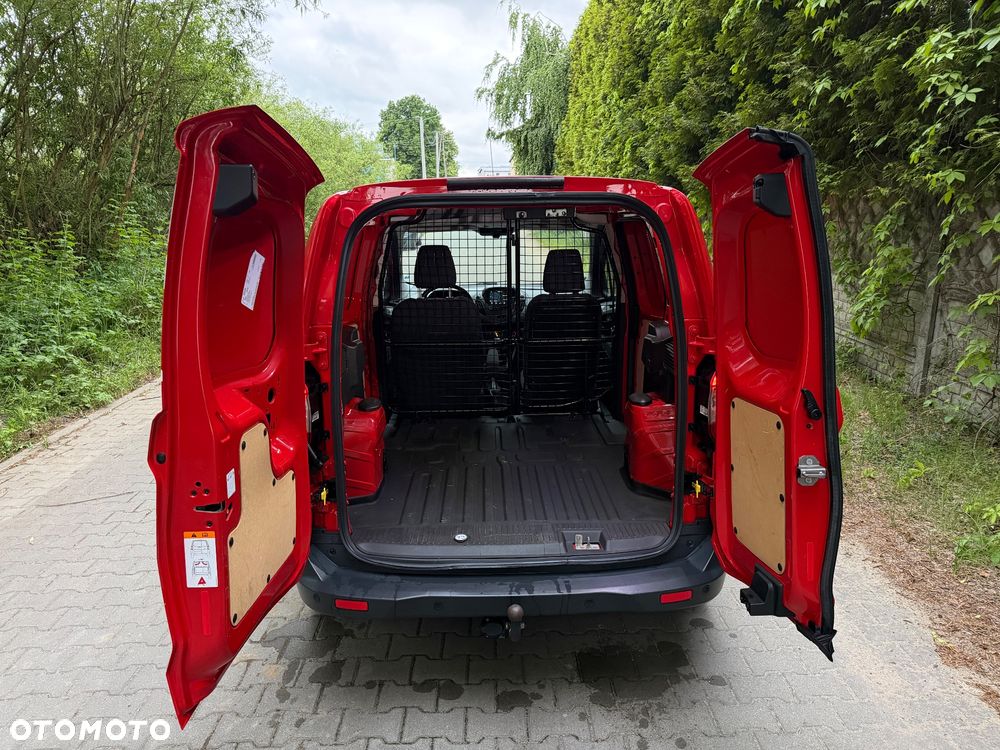 Ford Transit Courier - 22