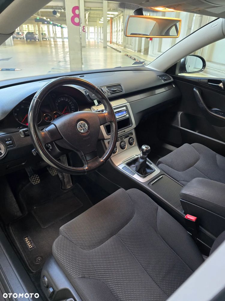 Volkswagen Passat 1.6 FSI Comfortline - 4