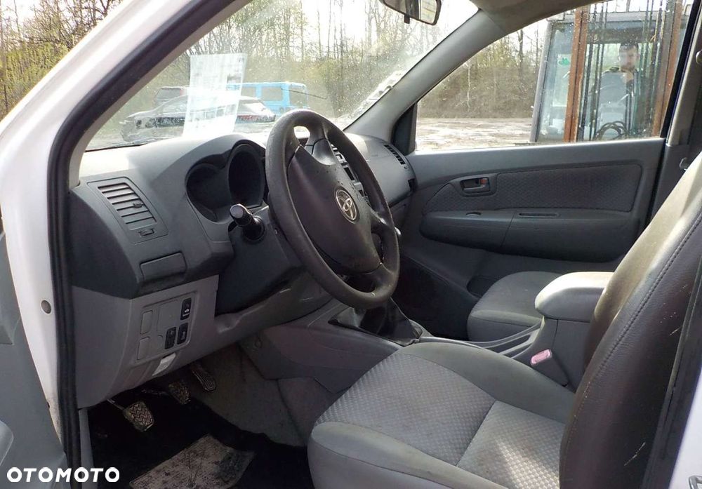 Toyota Hilux - 24