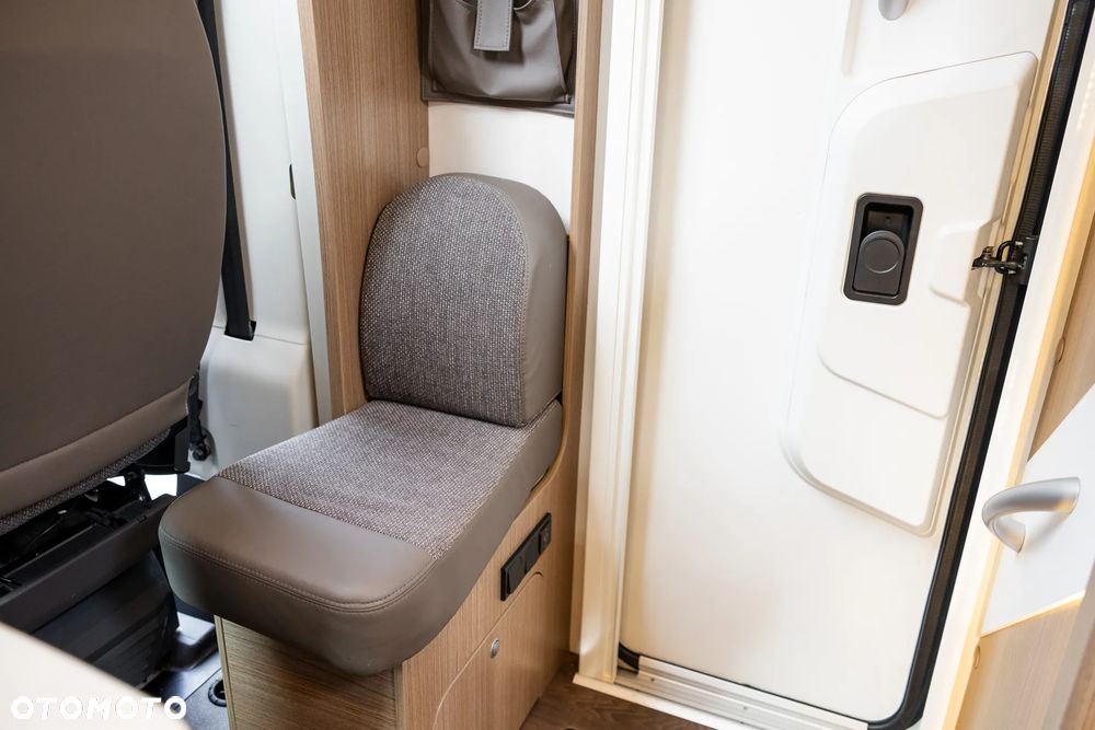 Carado T338S Półintegra CAPRON HYMER ERIBA / ZIMOWY / KLIMA - 33