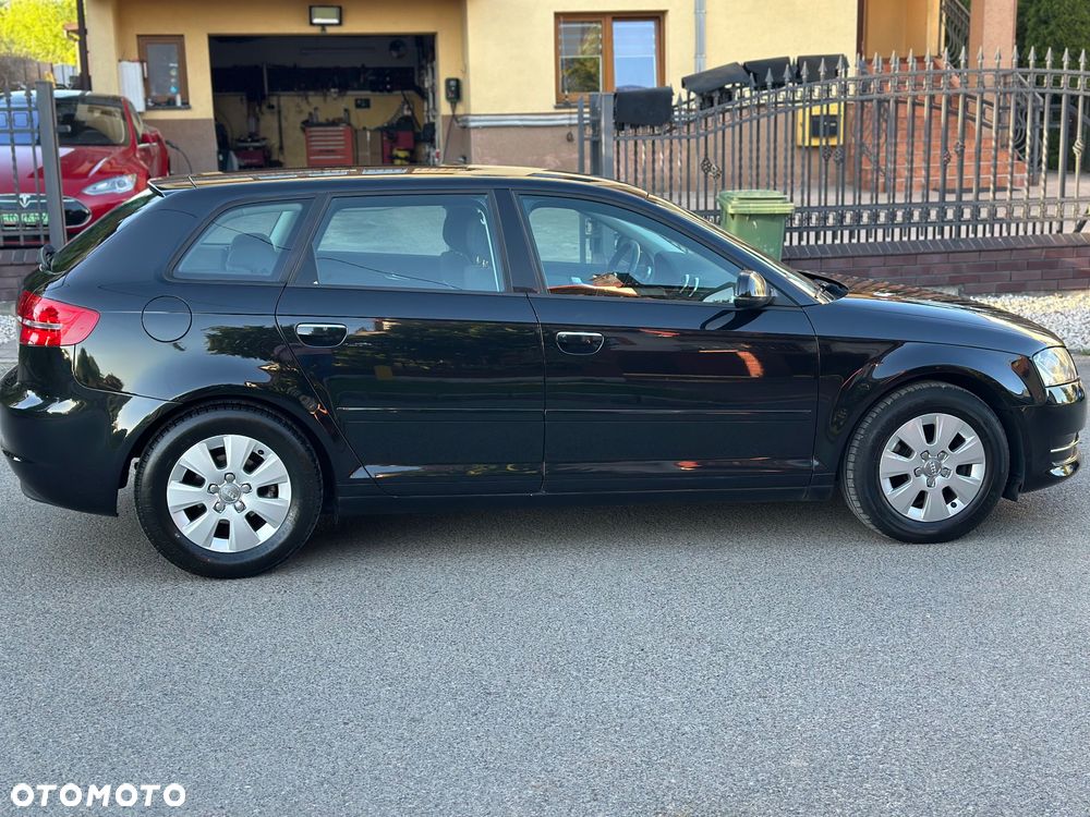 Audi A3 Sportback 1.6 TDI DPF Attraction - 10