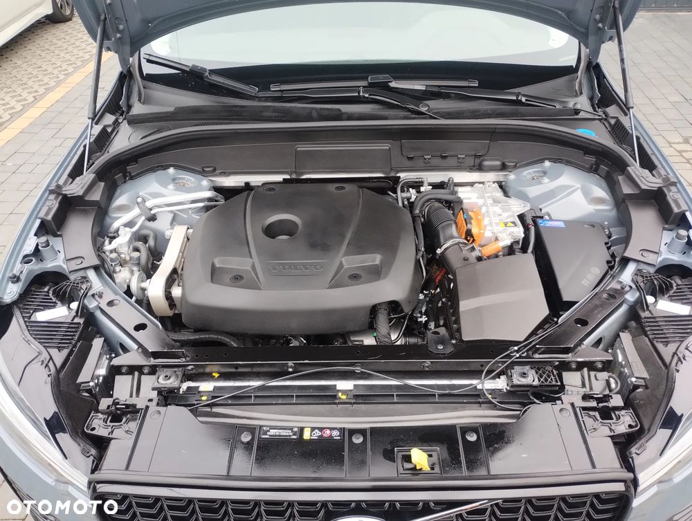 Volvo XC 60 T6 Plug-In Hybrid AWD Ultra Dark - 21