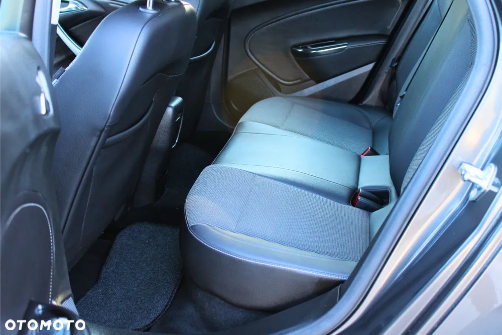 Opel Astra 1.7 CDTI DPF Cosmo - 17