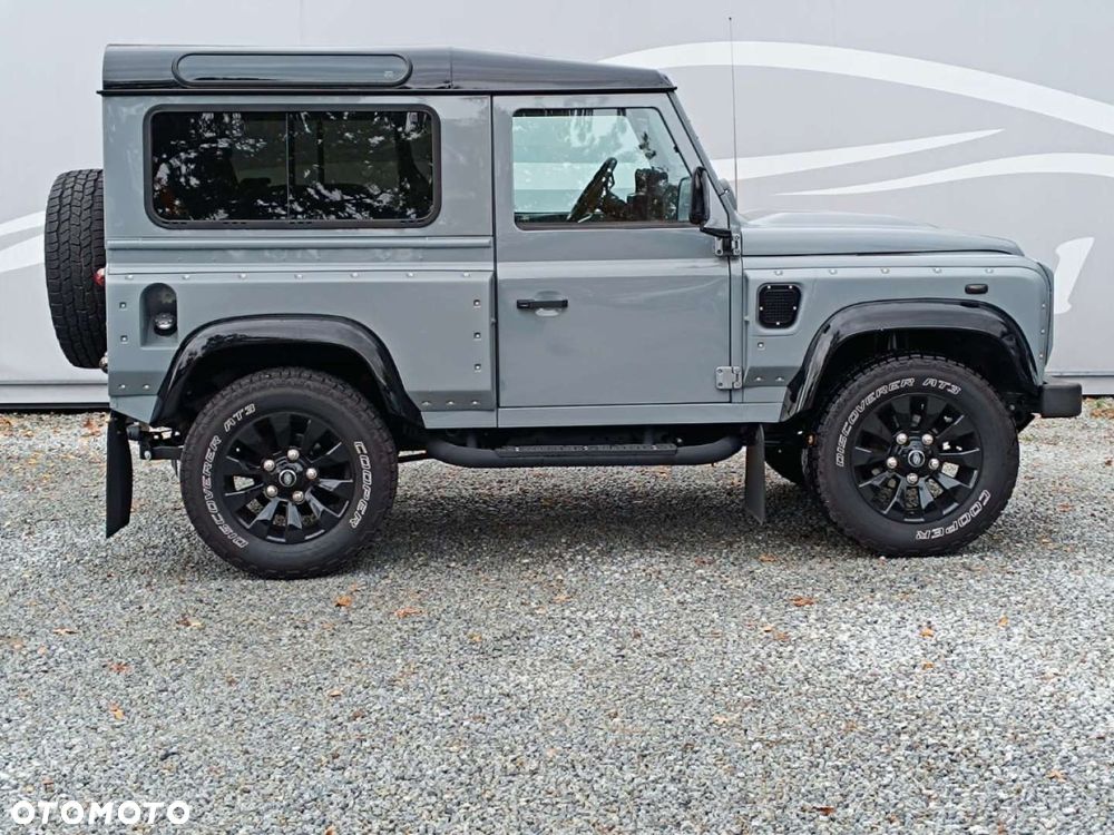 Land Rover Defender - 17