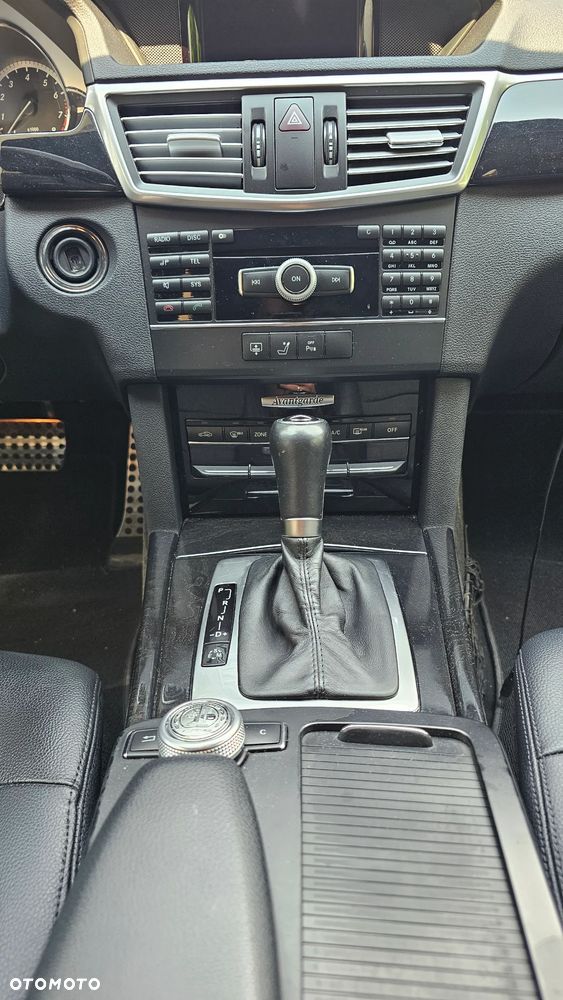 Mercedes-Benz Klasa E 250 CGI BlueEFFICIENCY Avantgarde - 14