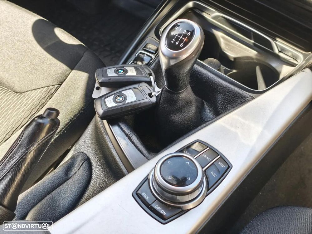 BMW 318 i Sport Line - 6