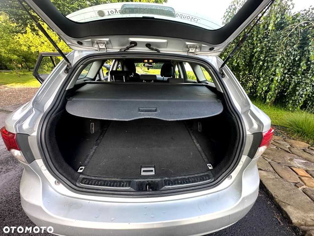 Toyota Avensis 1.8 Sol EU5 - 9