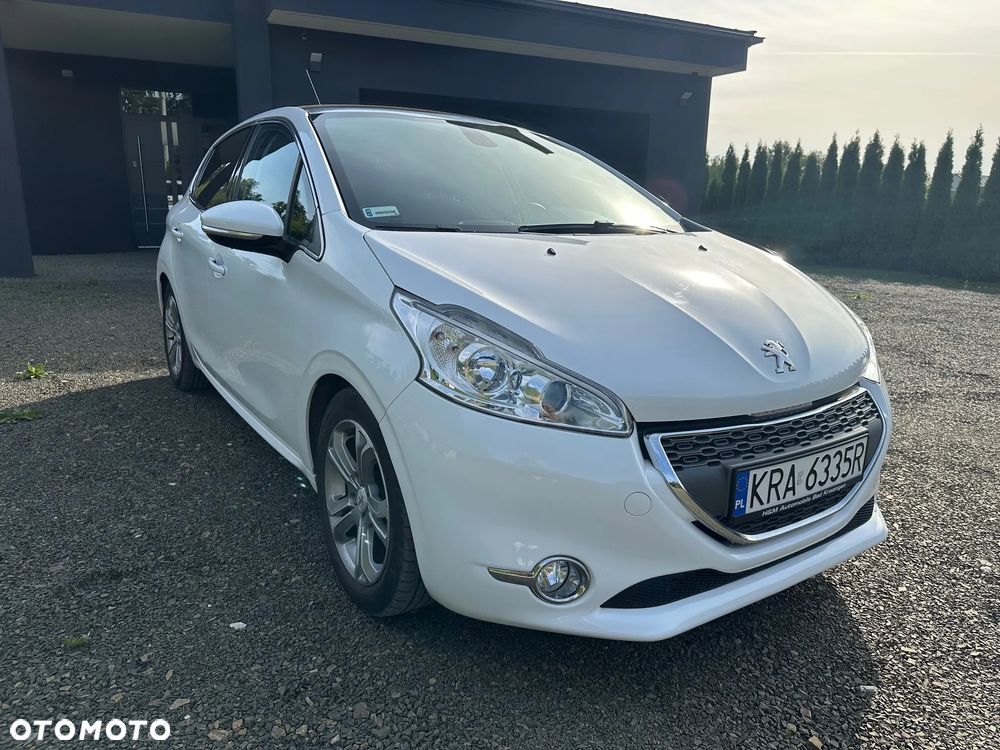 Peugeot 208 - 12