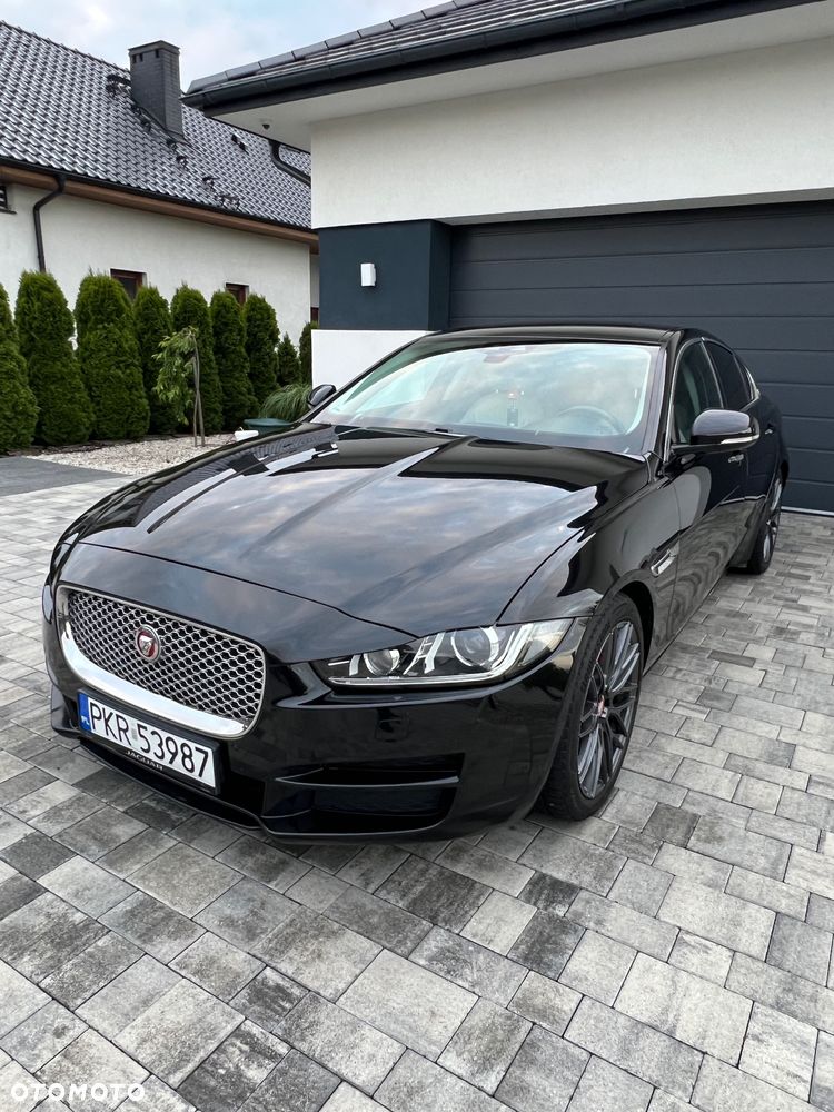 Jaguar XE 2.0 D Prestige - 1