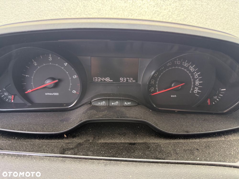 Peugeot 208 HDi 68 Like - 13