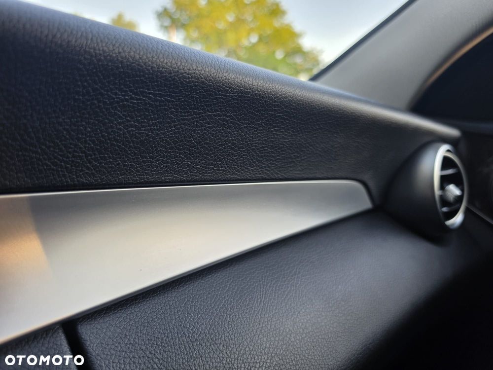Mercedes-Benz Klasa C 200 4-Matic 7G-TRONIC - 23