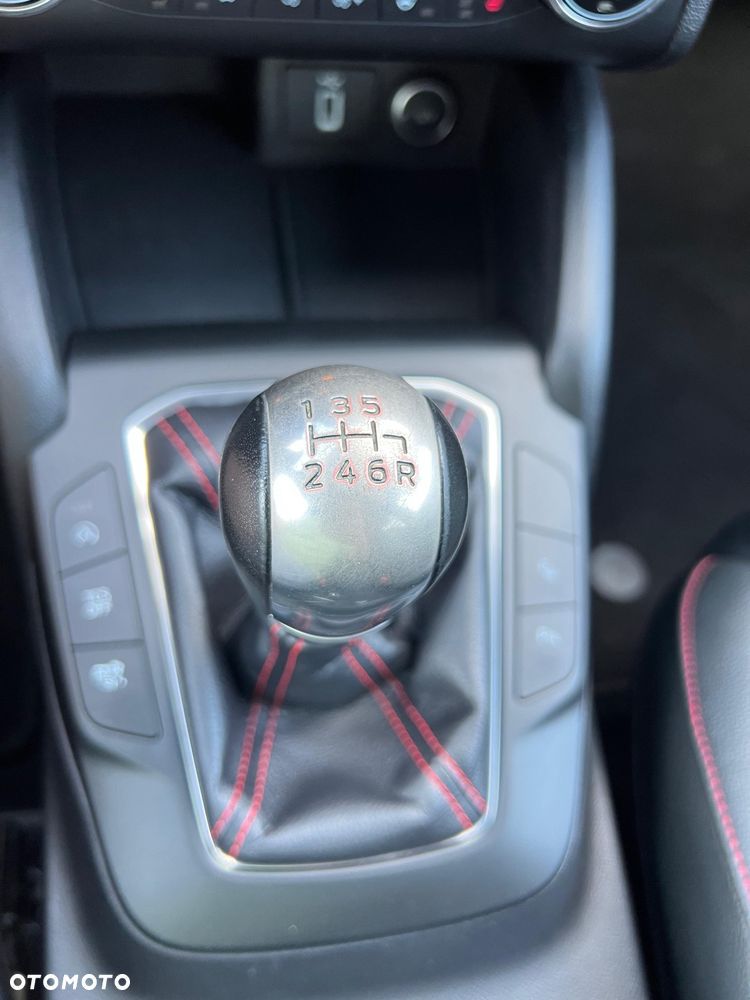 Ford Focus 1.0 EcoBoost Start-Stopp-System ST-LINE STYLE - 18