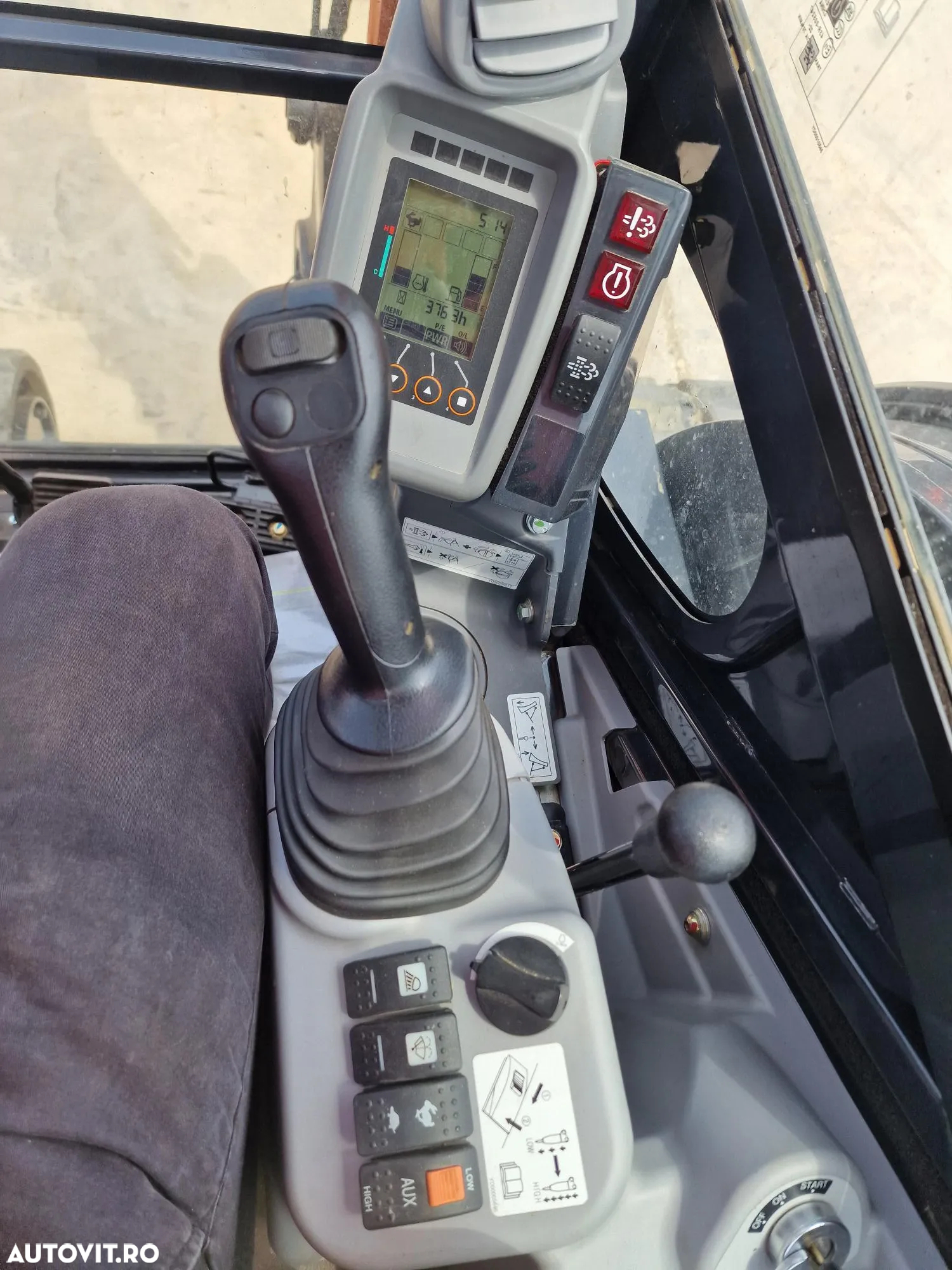 Hitachi ZX55, 5,5 tone, Cupa excavare+cupa taluz, inst picon, AC, Senile 90% ok, Computer de bord in limba romana, CA NOU, posibilitate leasing 4 ani-PROMOTIE 57900 EUR+Tva - 6