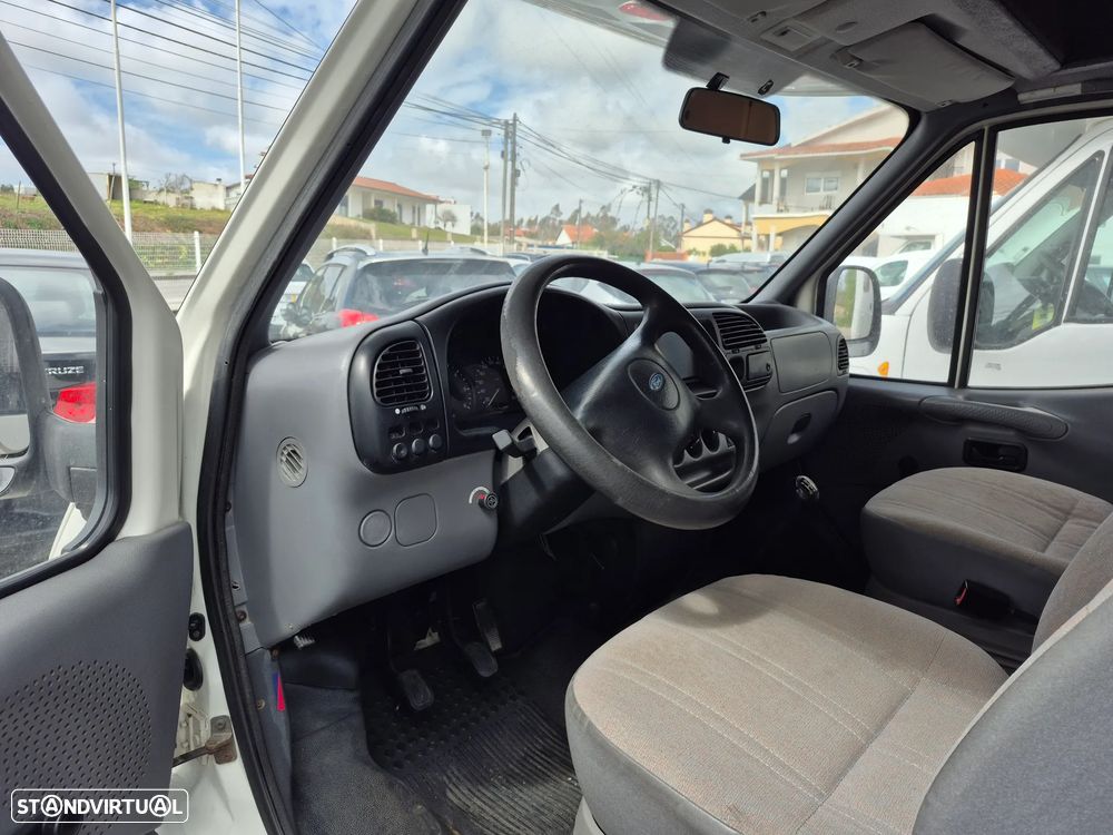 Challenger Genesis FORD TRANSIT 2.5 TD - 6 DORMIDAS - 6 LUGARES - 7