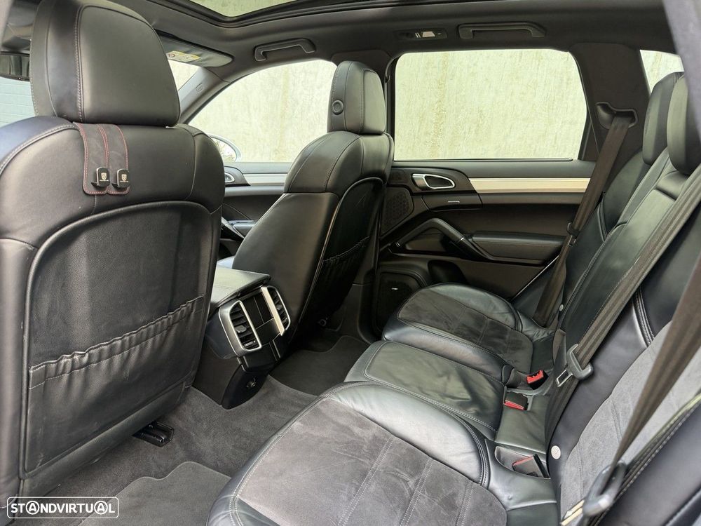 Porsche Cayenne Platinum Edition - 14