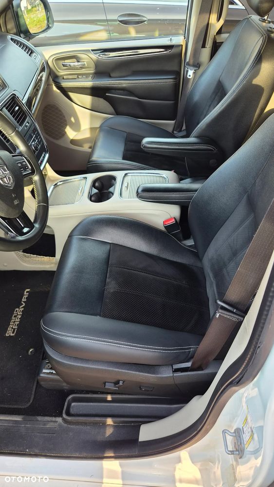 Dodge Grand Caravan - 15