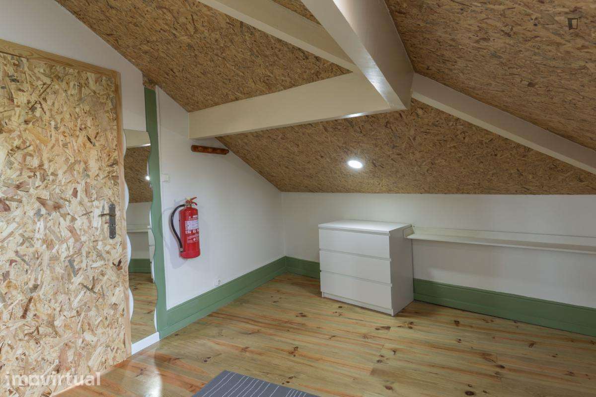 Quarto - localizado em Paranhos Porto - Grande imagem: 4/23