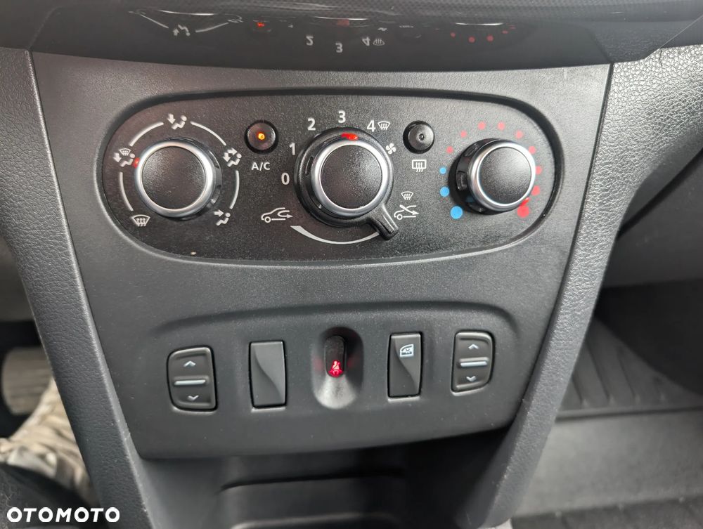 Dacia Logan 0.9 TCe Laureate S&S - 28