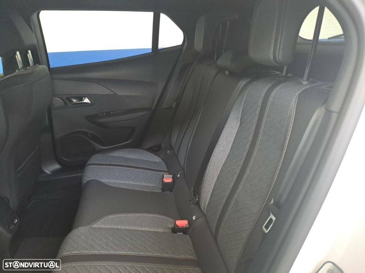 Peugeot 2008 1.2 PureTech Allure EAT8 - 10