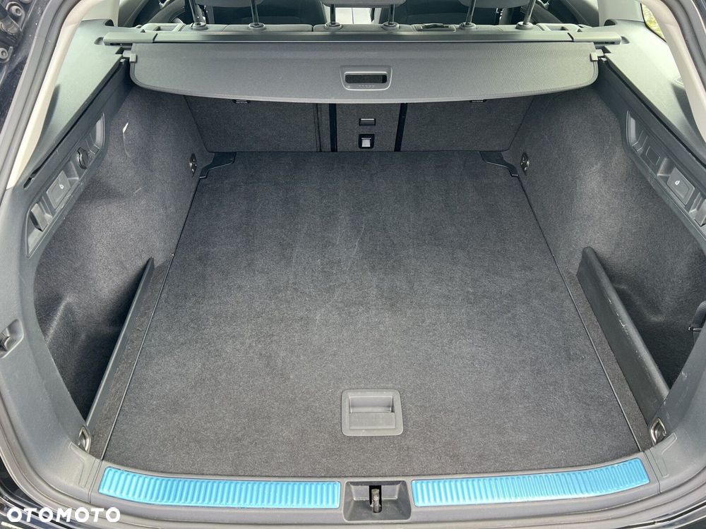 Volkswagen Passat - 30