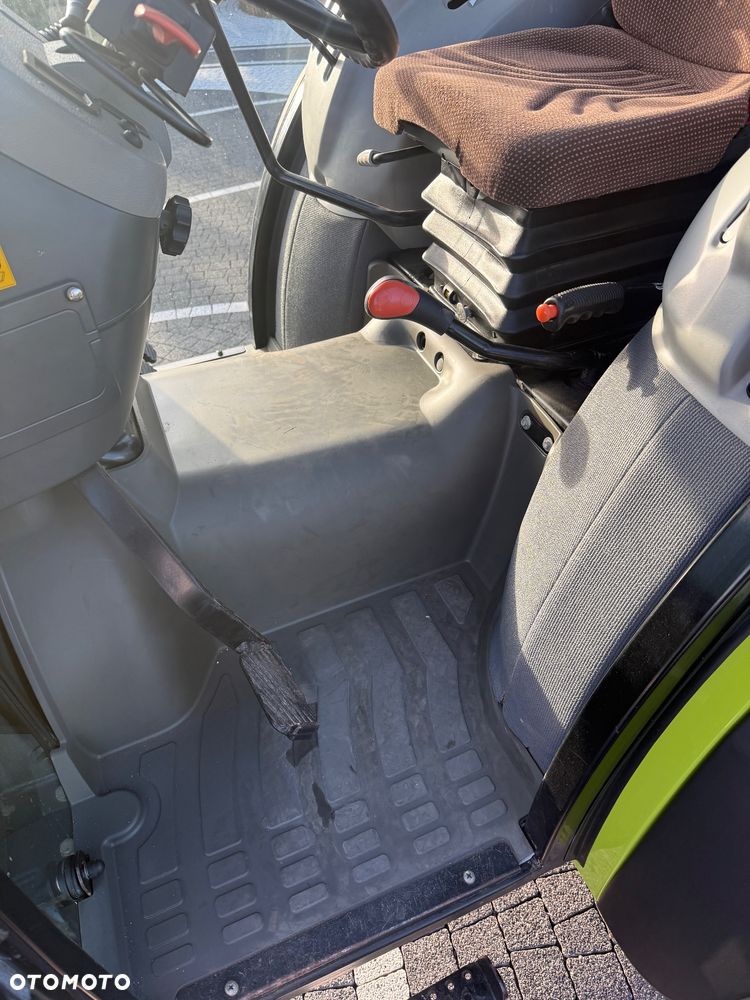 Claas Nexos 240F - 11